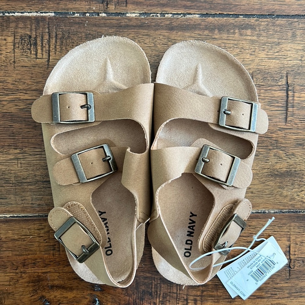 NWT Old Navy sandals size 9 in Tan